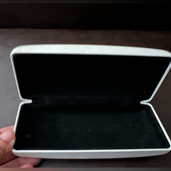 Versace Prescription Glass Case with 1 little dent as shown in the pic - Picture 3 of 4